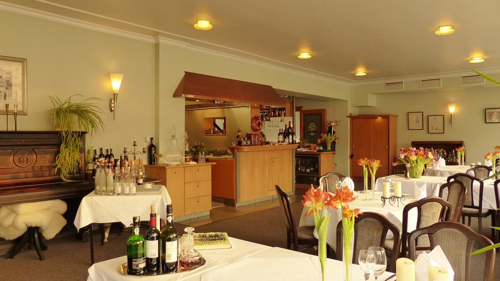 Mölln Restaurant Und Hotel Zum Weissen Ross מראה חיצוני תמונה